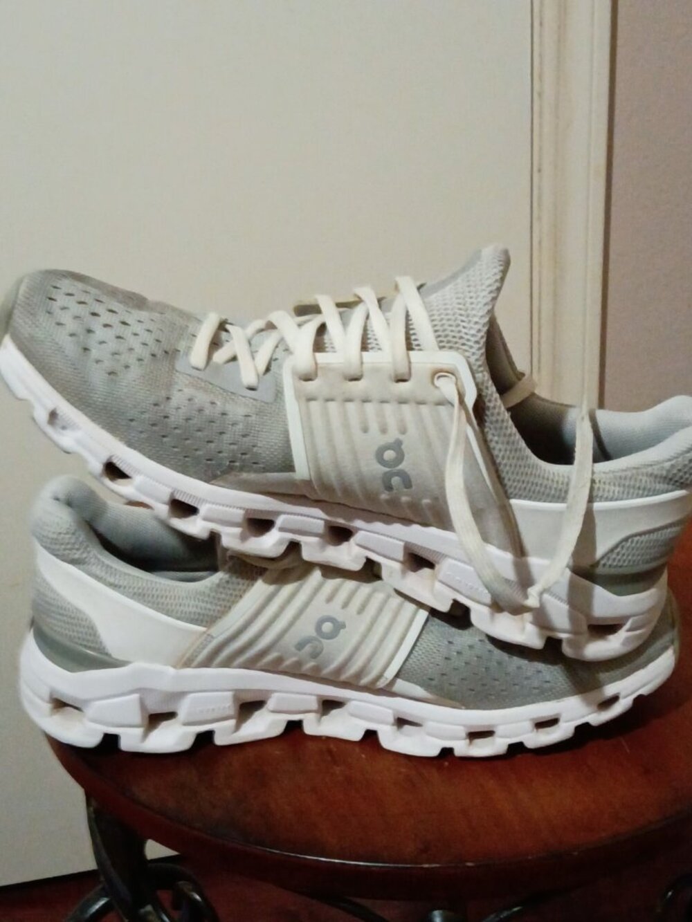 On Cloudswift Women's Sz 7.5 Grey White Cloudtec Running Walking Shoes 41.99579 - Picture 12 of 13